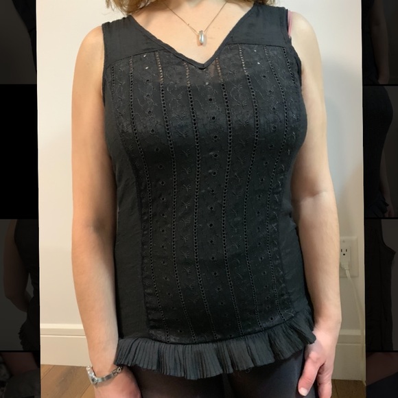 🔥 2/$22 🔥 V-neck Ruffled Tank Top - Picture 4 of 6